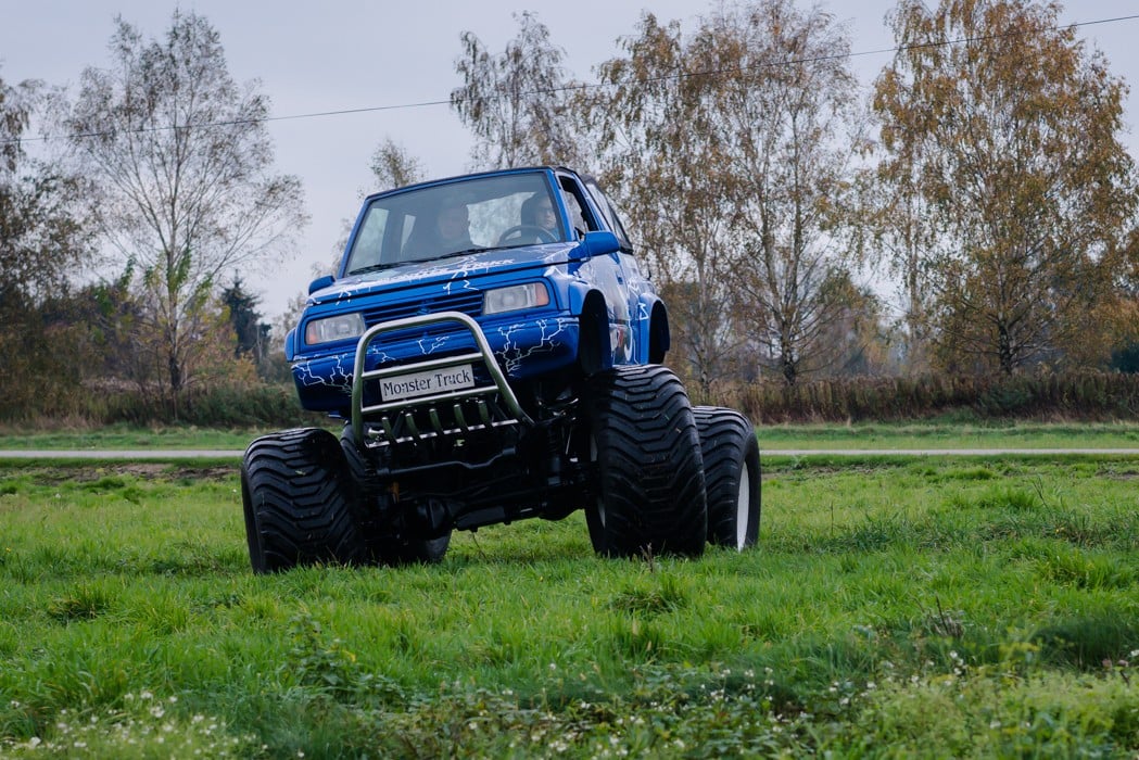 Jazda Mini Monster Truckiem dla Dzieci