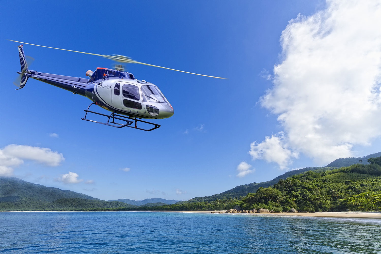 Voucher na 30-minutowy przelot helikopterem dla 2 lub 3 osób l Rzeszów