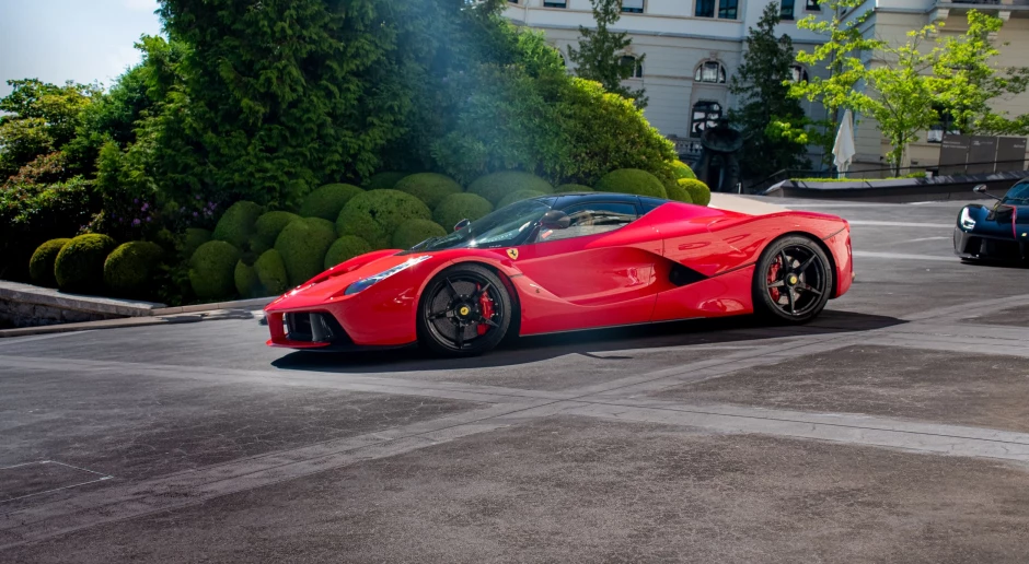 Co-Drive Ferrari Ulicami Miasta