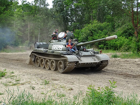 Voucher na przejażdżkę czołgiem T-55 + zwiedzanie Muzeum Techniki Wojskowej GRYF