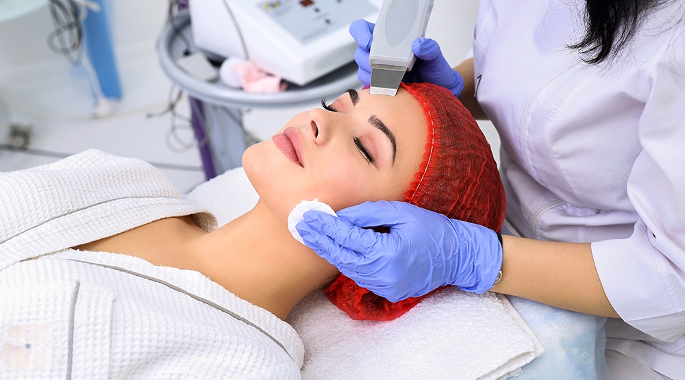Z dbałością o szczegół – zabieg na peeling kawitacyjny