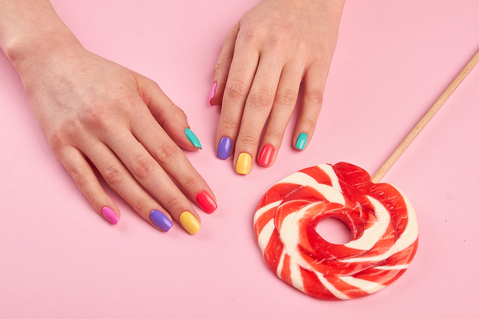 Voucher na profesjonalny manicure i pedicure