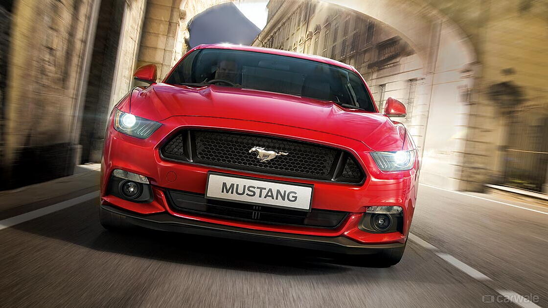 Co-Drive Mustangiem Ulicami Miasta
