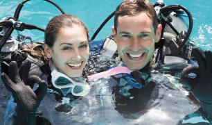 Niespodzianka na rocznicę ślubu – kupon na kurs nurkowania dla dwojga z nauką całowania pod wodą