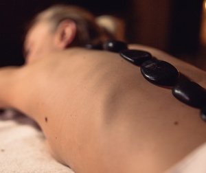 Voucher na odprężający masaż gorącymi kamieniami | Chorzów