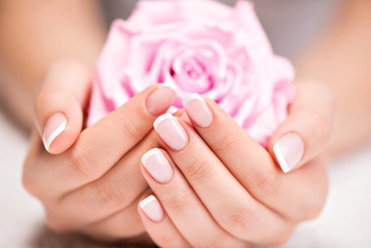 Manicure z Malowaniem French | Bydgoszcz